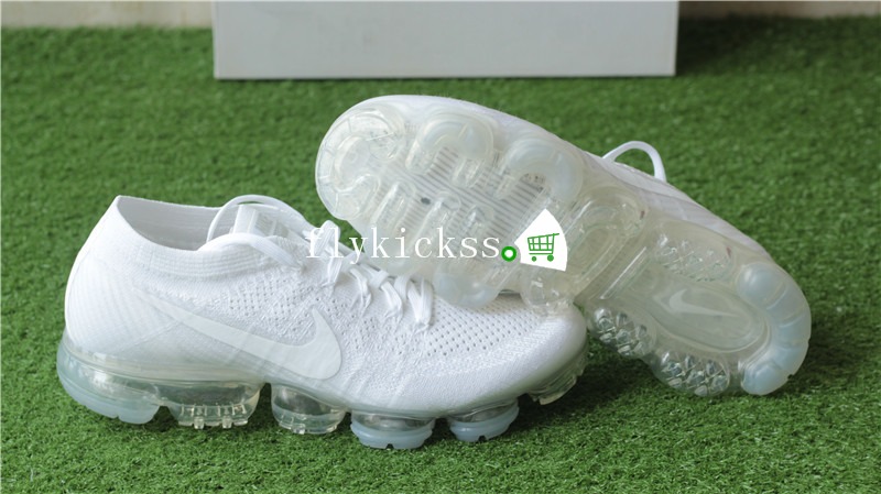 Nike Air VaporMax Triple White